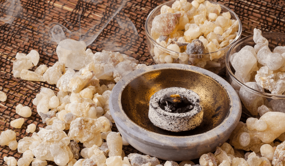 Incienso de Dhofar en un quemador de incienso