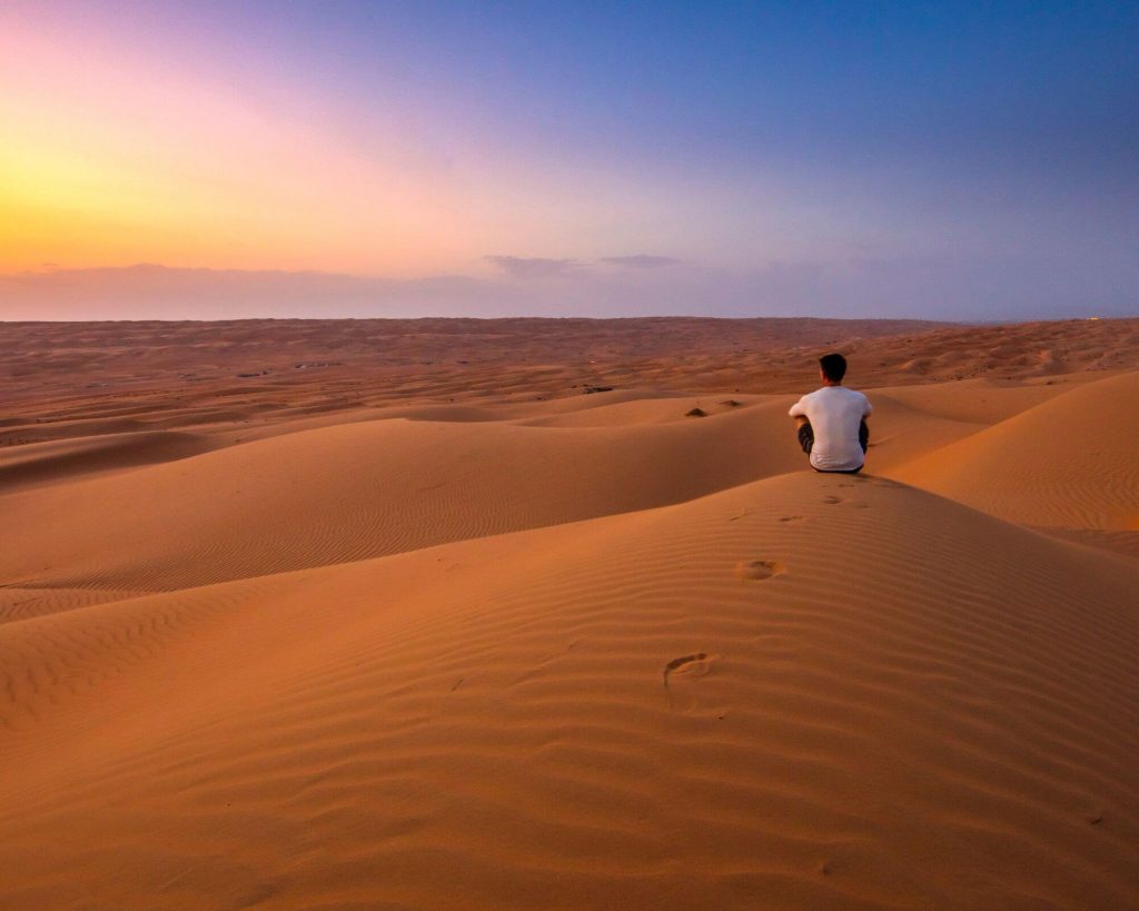 Coucher de soleil dans les dunes du désert Rub Al Khali à Oman
