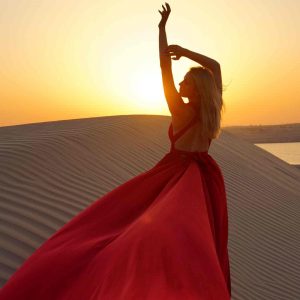 在鲁布·阿尔·哈利沙漠过夜